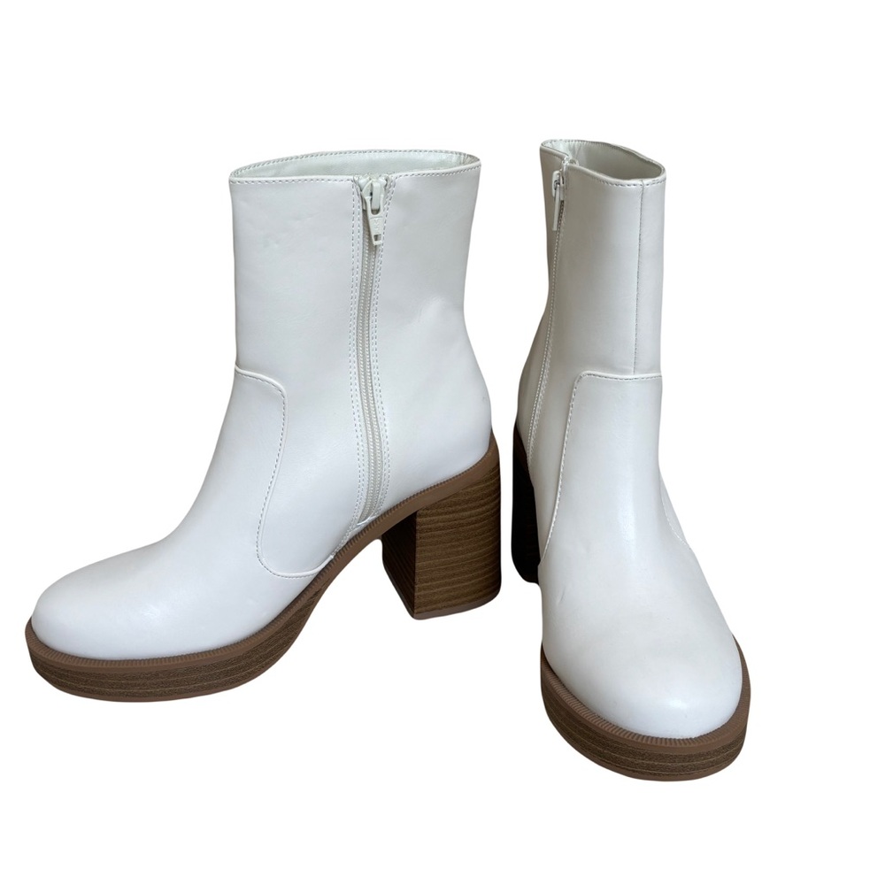 Universal Thread Jenna platform boots w/ memory foam insole off white size 7